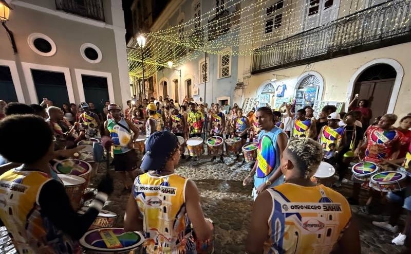 Missa de terça-feira na Igreja do Rosário dos Pretos com atabaques e ritmos baianos